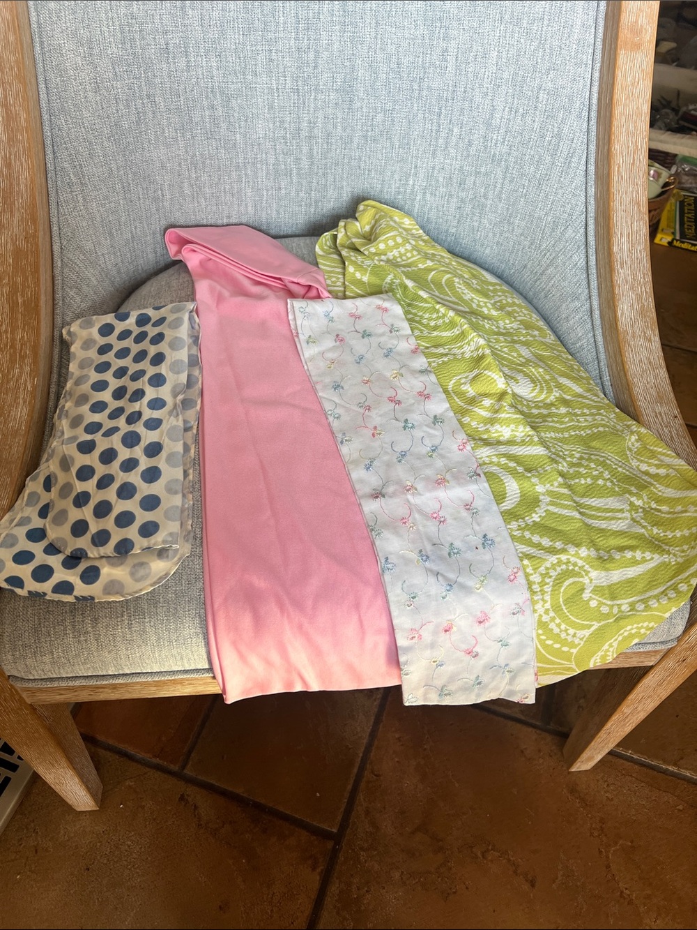 VINTAGE SCARVES (4)